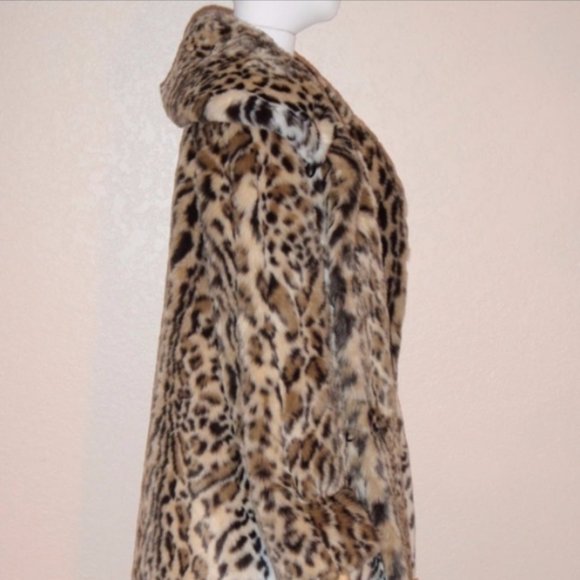Beautiful, CHIC, Stunning Faux Fur Leopard Coat MEDIUM - Picture 3 of 9